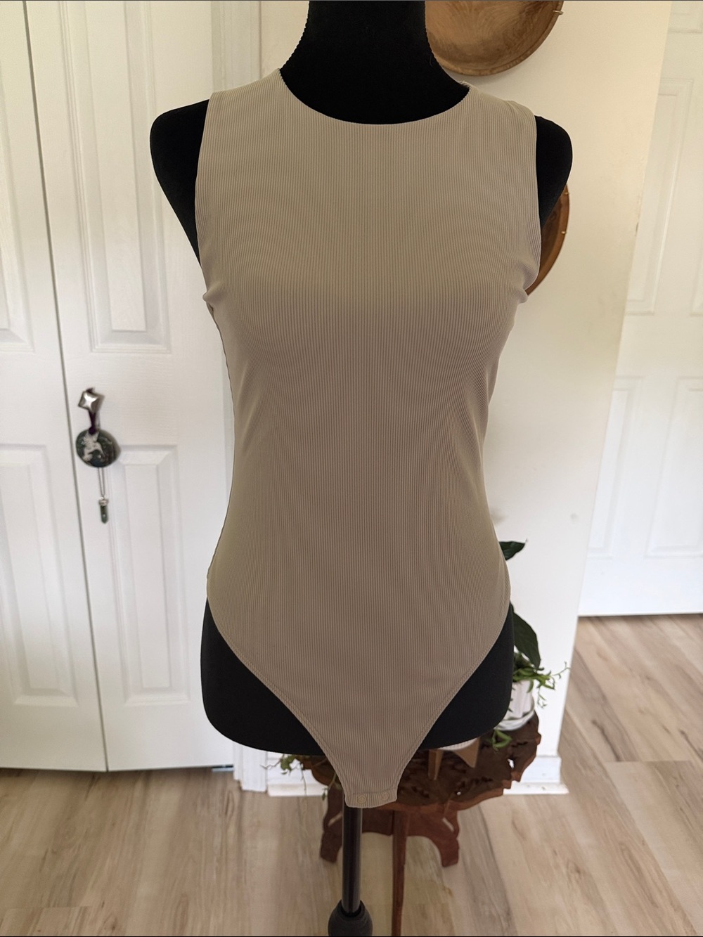 House of Harlow 1960 Sleeveless Ribbed Taupe Bodysuit - Picture 1 of 3